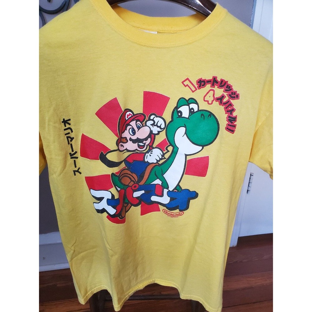 Super Mario And Yoshi T-shirt Adult Large Nintendo 2009. Bright Vibrant graphics